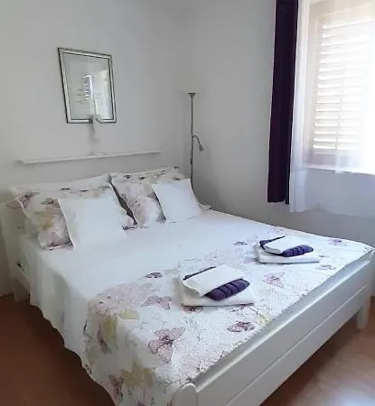 Peace And Quiet In Brela, Croatia Apartment *