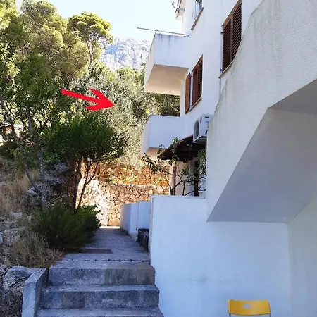 Apartment Peace And Quiet In Brela, Croatia